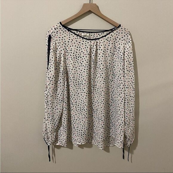 Maurice’s chiffon blouse with contrast trim and slit sleeves in heart print - Picture 2 of 8